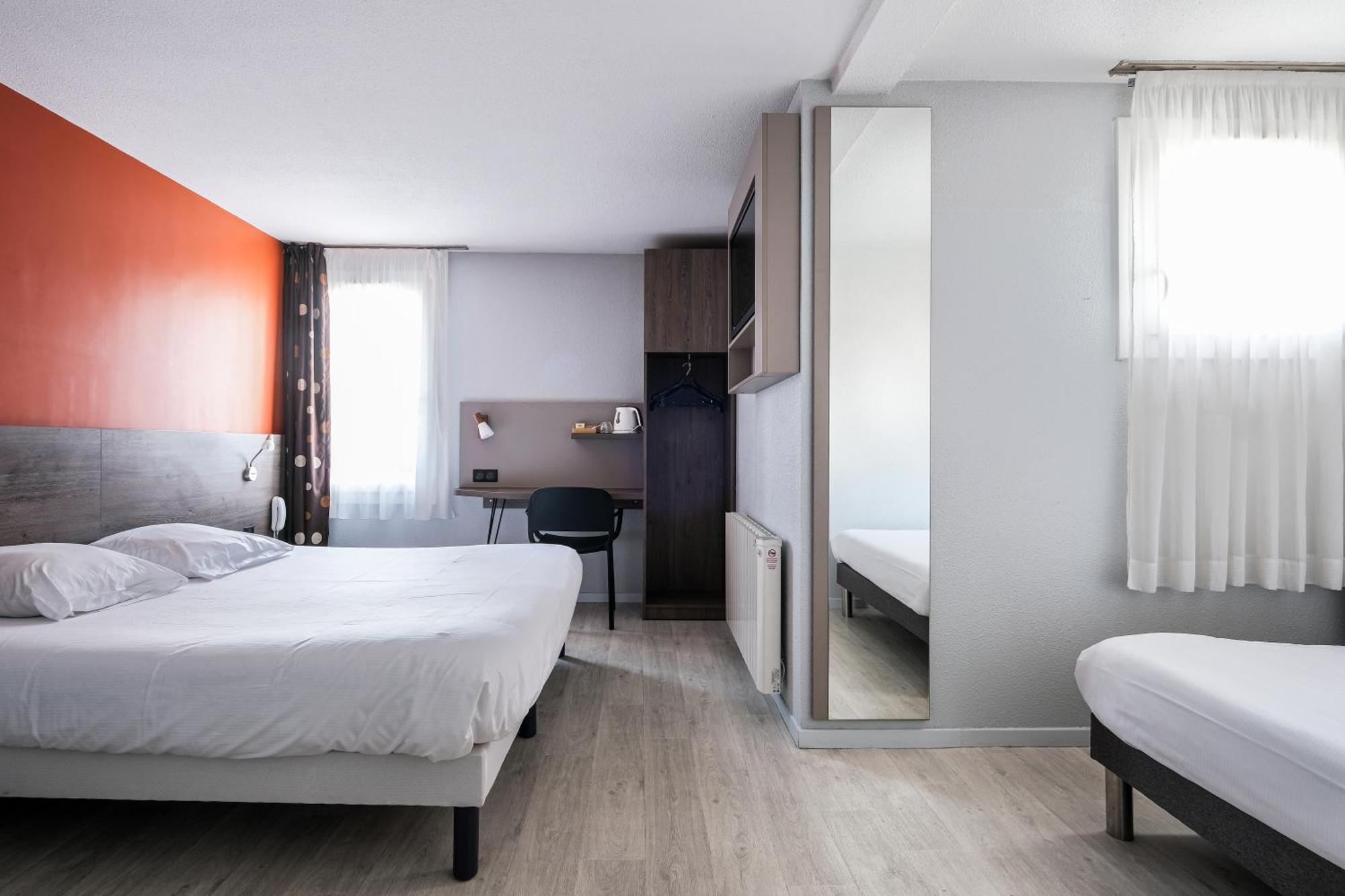 Logis Lyon Nord Hotel 3*