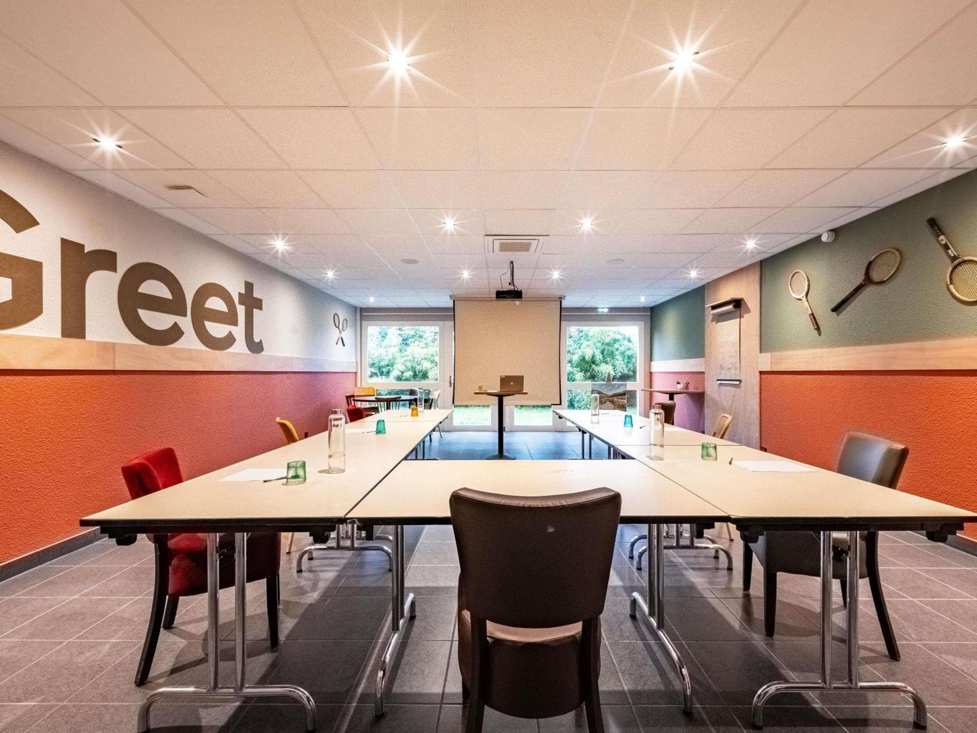 Logis Lyon Nord Hotel 3*