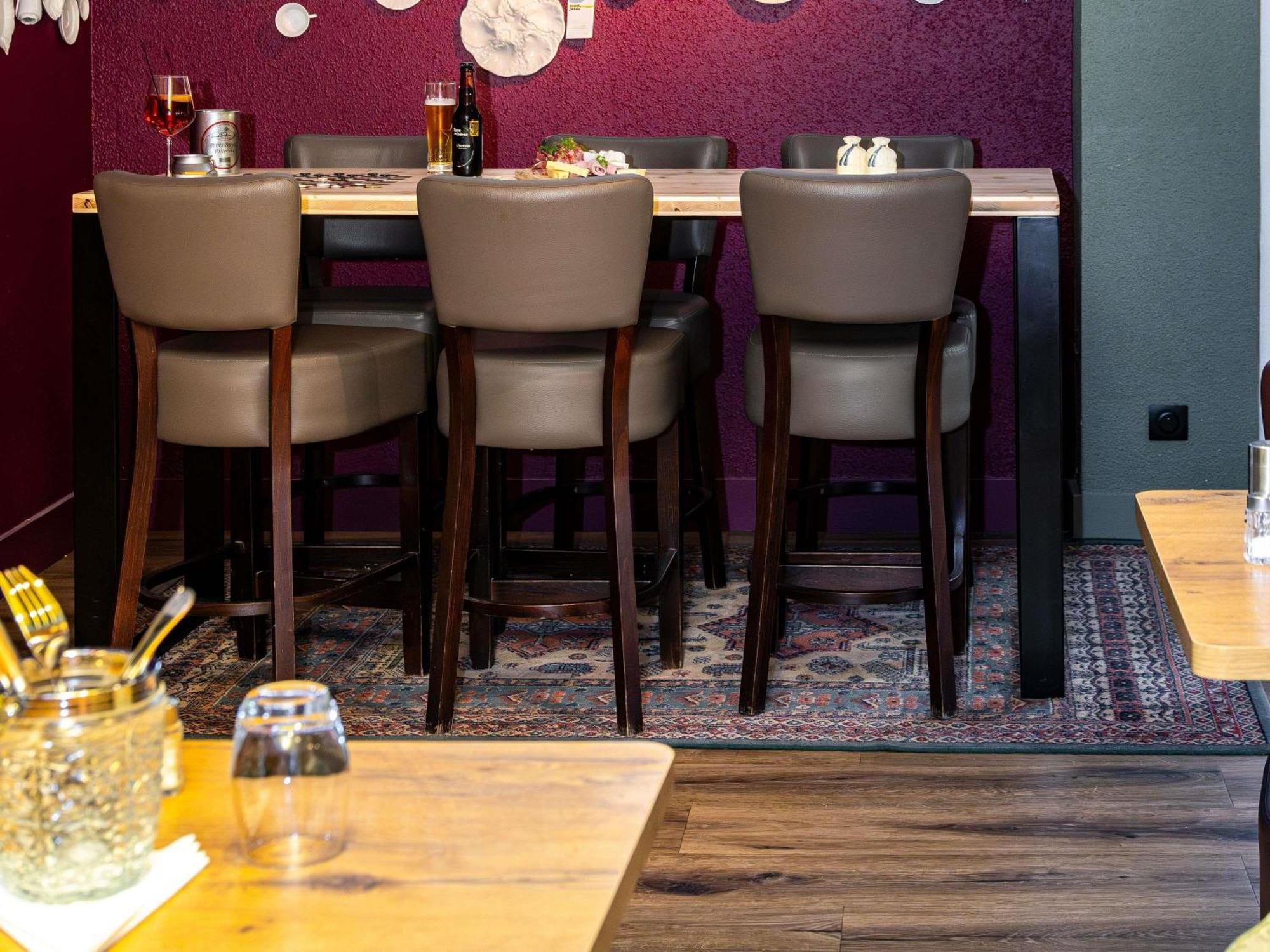 Logis Lyon Nord Hotel 3*