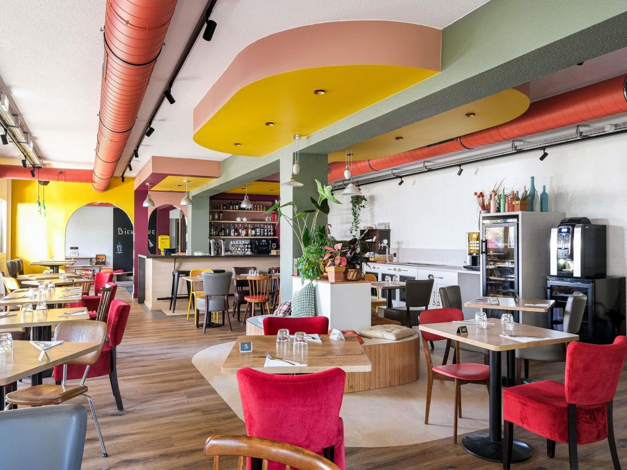 Logis Lyon Nord Hotel