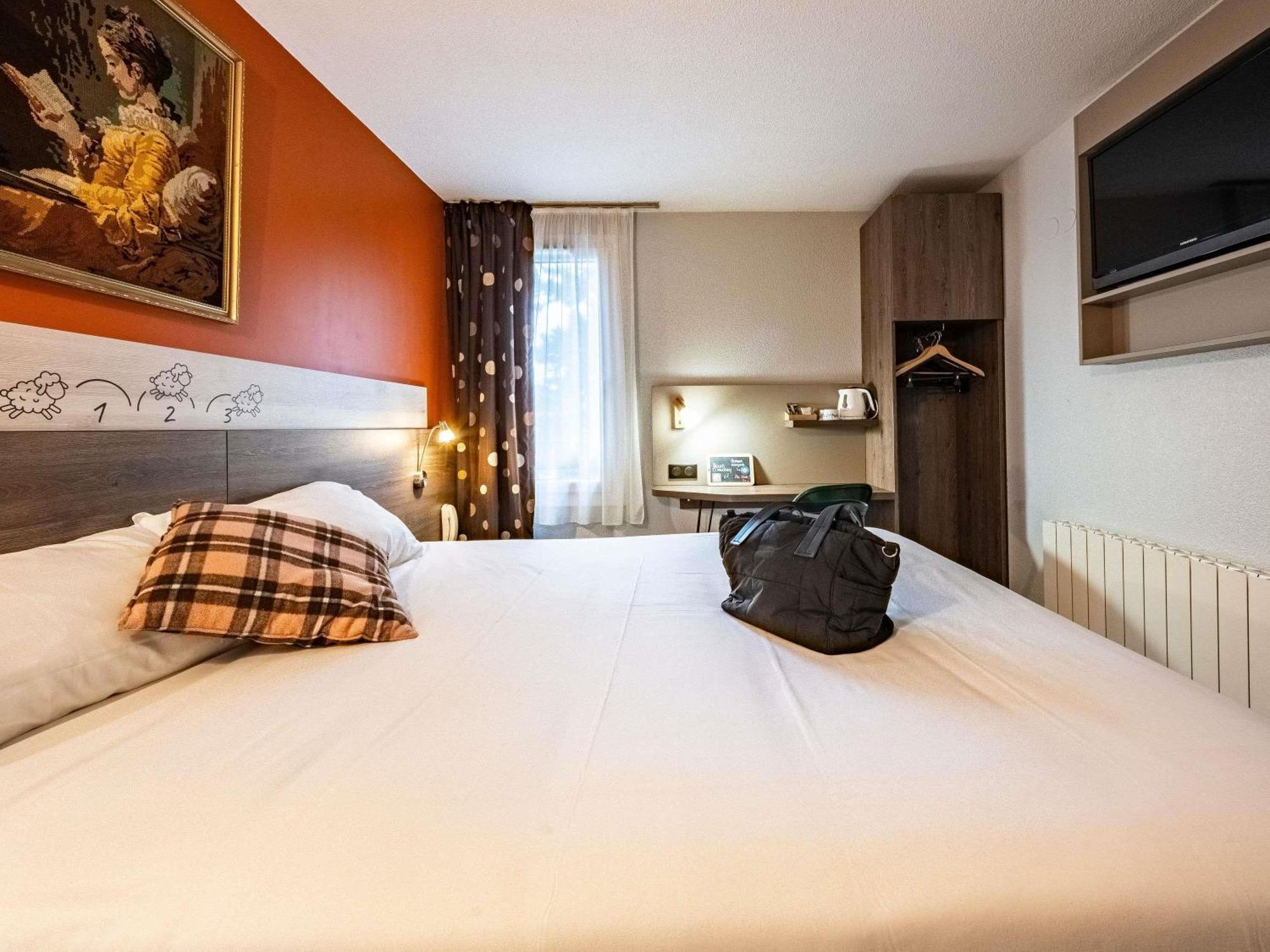 Logis Lyon Nord Hotel
