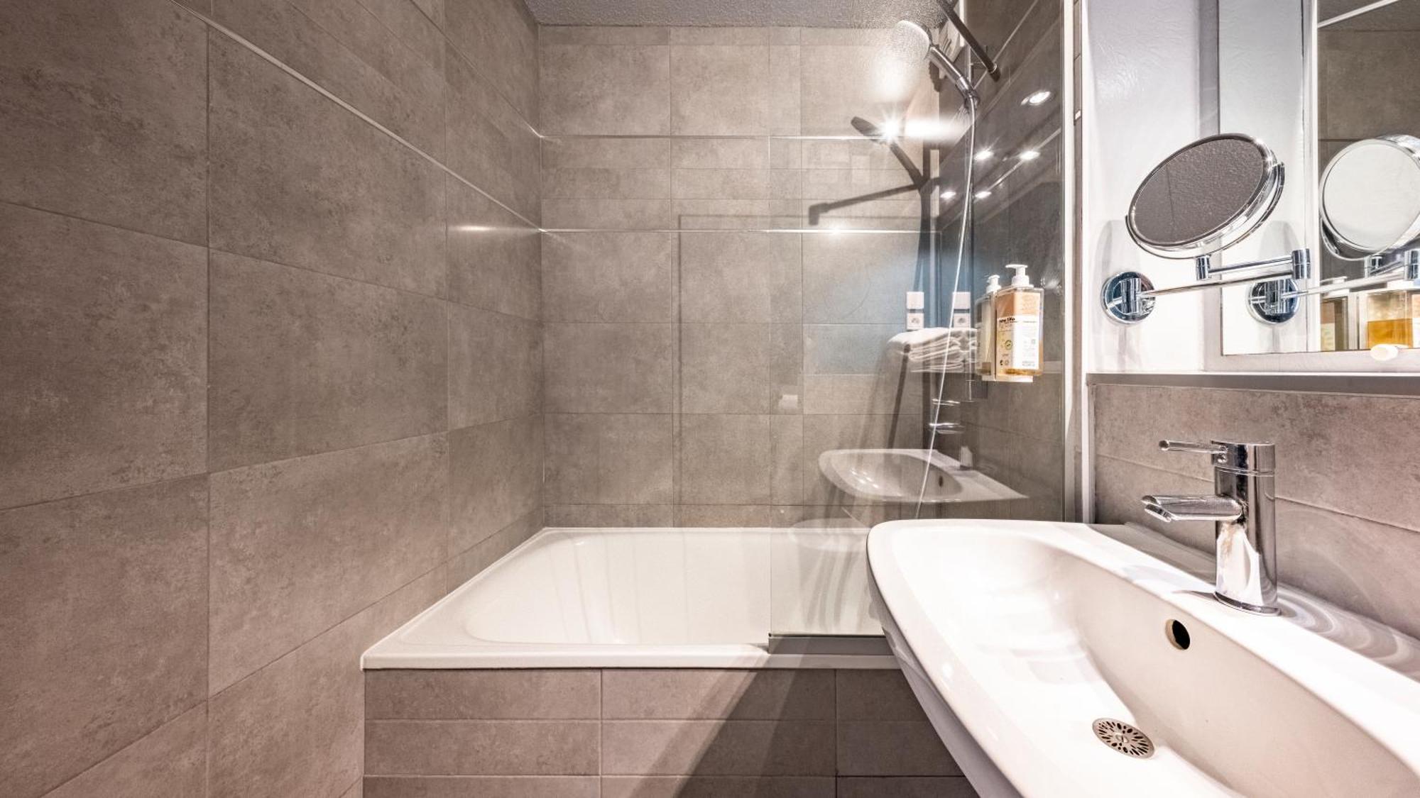 Hotel Logis Lyon Nord