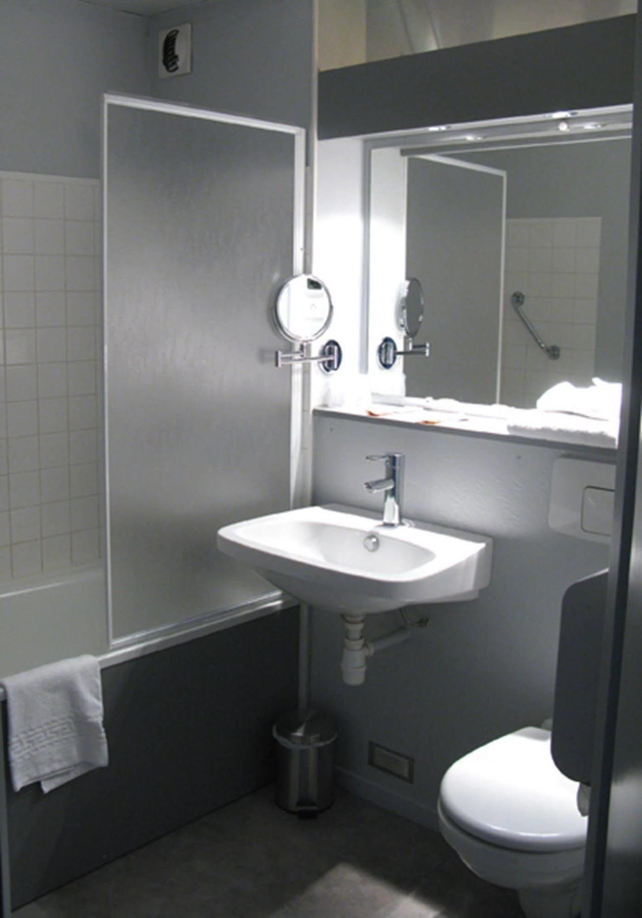 Hotel Greet Lyon Nord 3*